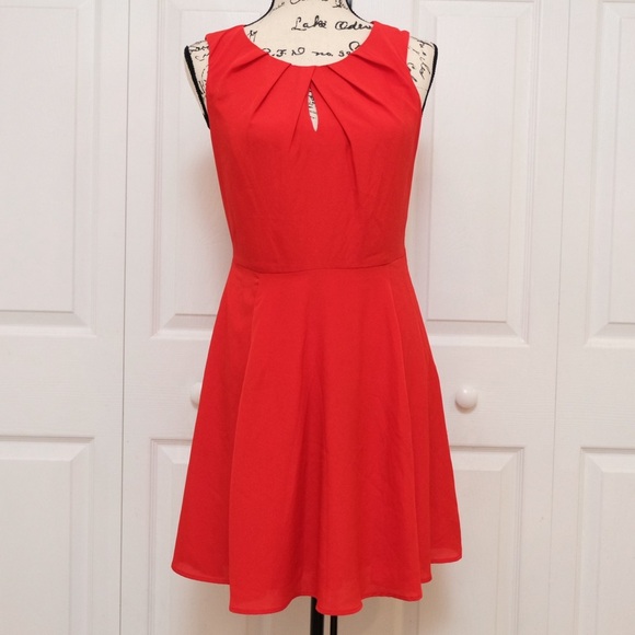 NWOT Express Fit & Flare dress with keyhole detail - Picture 4 of 8